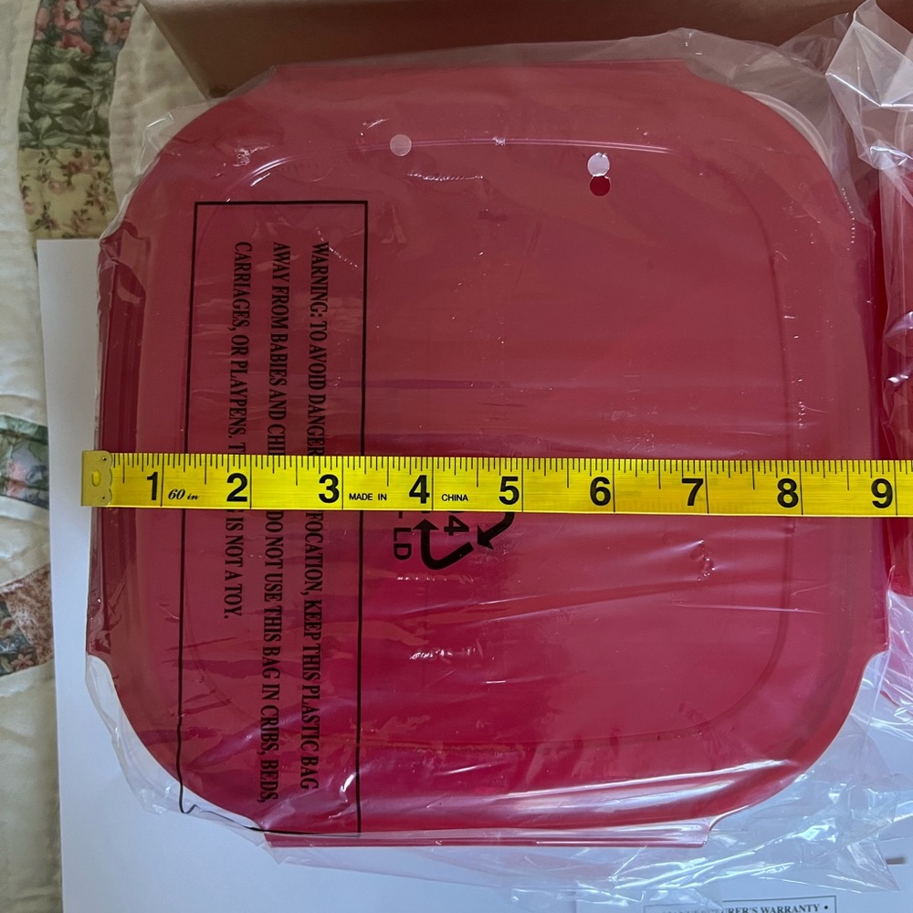 Lock & Lock Food Storage Container Set of 4 with 3 compartments each - Picture 3 of 7